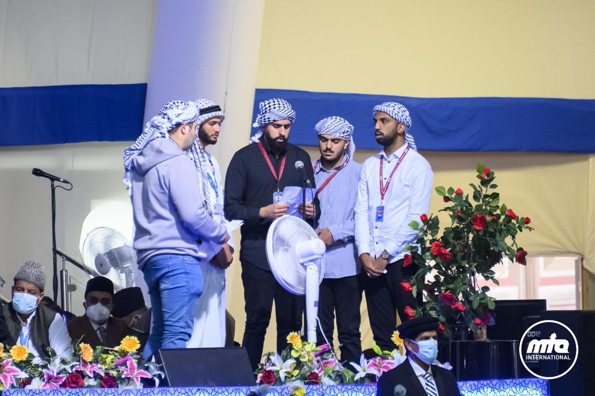 JalsaConnect's tweet photo. The Arabic Qaseeda recited during the concluding session of #JalsaUK. 

Watch full clip: https://t.co/PwFmbQumev 

#JalsaConnect https://t.co/vjYNQOLyaa