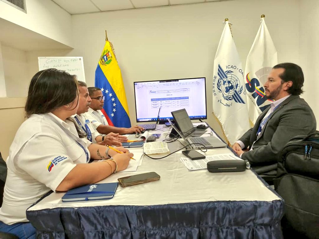 inac_ve's tweet photo. Integrantes de la Misión de Asistencia Técnica de la OACI-SAM, se reúne con especialistas de los Servicios a la Navegación Aérea #SNA, para evaluar procedimientos aeronáutico.

¡Venezuela abierta al futuro!

@icao https://t.co/mT1bVoEaUM