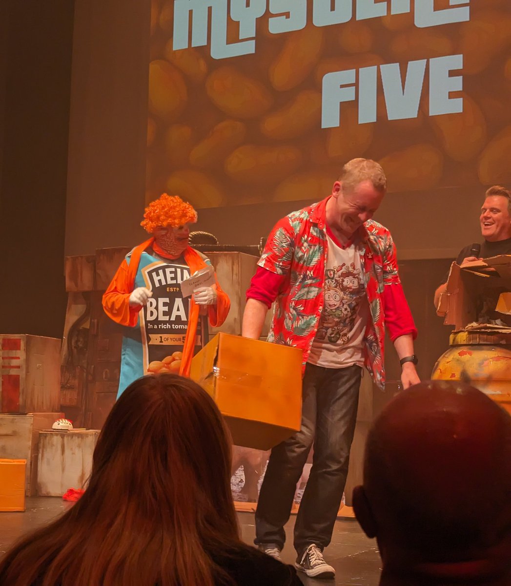 CraftyCornfield's tweet photo. Just going through my pictures from Saturday night. Found this lovely grimace from @PaulGannonShow due to the antics of @mrbiffo
I do enjoy @AshFrith and his face of joy in the background about it all though.
I'll not forget that smell π
#DigiLive https://t.co/t0nOqfnlEK
