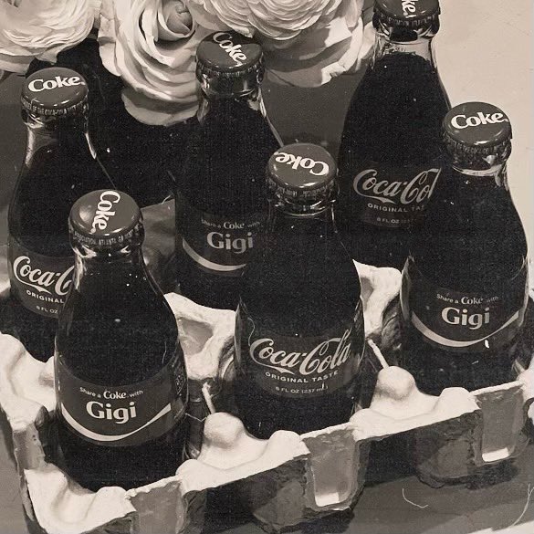 HadidNews's tweet image. Gigi: “Some recent work days away from home called for quiet comforts cc @cocacola 🧳 🔑❣️ ..lil reminder of the magic in connection and reflection x #RecipeforMagic #CokePartner”