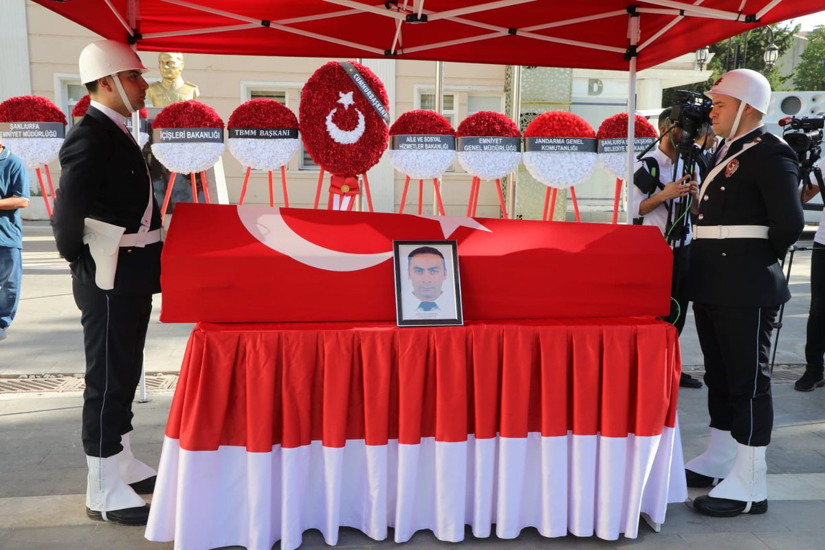 Bugün yaşanan trafik kazasında şehitlik mertebesine ulaşan Polis Memurumuz Ramazan Kütük'e Allah'tan rahmet, ailesine ve sevenlerine sabırlar diliyoruz.

Milletimizin başı sağ olsun🇹🇷