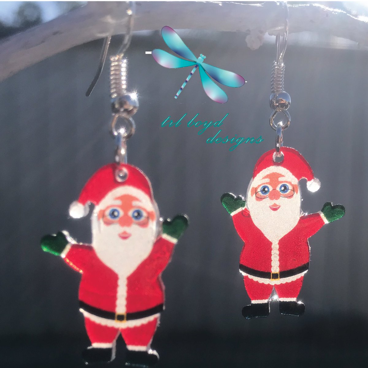He’s making a list. And checking it twice… fangirl on Santa this year and check out the Santa earrings available at trlboyddesigns.etsy.com

#santaclaus #christmas #christmasearrings #christmasjewelry #christmasjewellery #etsyfinds #noveltyearrings