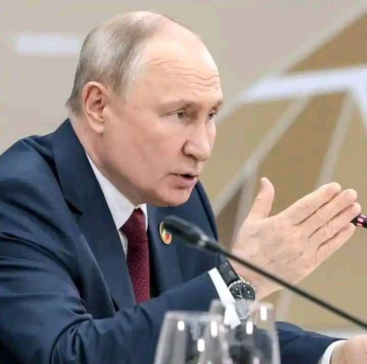 AUTOPILOTM45173's tweet photo. IF UK AND US REFUSED TO REASON WITH NIGERIA GOVERNMENT FOR THE RELEASE OF PROPHET NNAMDI KANU, I'LL JOIN HANDS WITH PRIME MINISTER OF BIAFRA GOVERNMENT SIMON EKPA AND FIGHT FOR THE RELEASE... I'M ON A HIGH MISSION IN LIBERATING AFRICANS FOR THEIR FREEDOM... PUTIN.!!!!!!!! https://t.co/iSJIJ7vT71