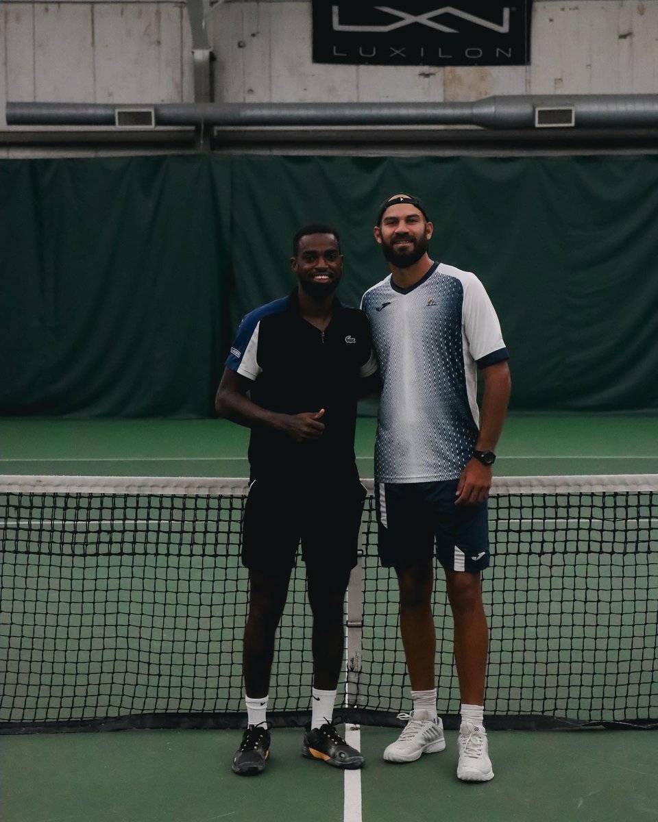 Not_Esportivas's tweet photo. ITF TENNIS!
Parabéns aos tenistas campeões do @worldtennis de M15 de Pittsburgh nos Estados Unidos. 
Simples: Darian King (🇧🇧)/🏆(15)
Duplas: Darian King (🇧🇧)/ Jody Maginley (🇦🇬) 
#ITFWorldTennisTour #ITFTennis #pittsburgtennis #ustamiddlestates #USTA #DarianKing #JodyMaginley https://t.co/T5qhJ2zy9j
