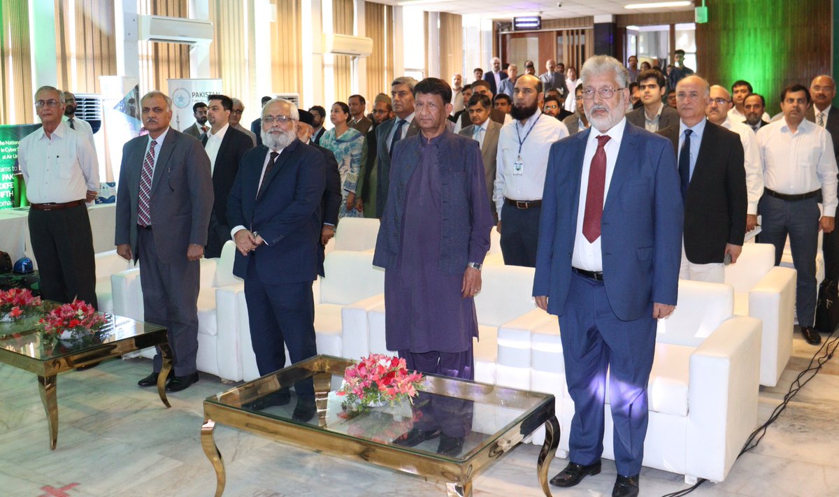 LaraibFati98722's tweet photo. Quantum Computing, Nano Technology, and New Manufacturing are expected to play a pivotal role in preparing Pakistan's economy for the Fourth Industrial Revolution and drive innovation across various sectors.#CPEC
#5EsFramework
#Technology4Pakistan @betterpakistan @CPEC_Official https://t.co/DeLb7zWtNw