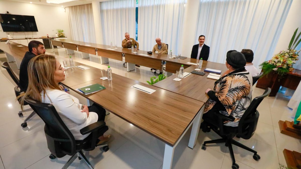 fep_sc's tweet photo. La Federación de Empresarios Privados de Santa Cruz (FEPSC) se reunió con el Gobierno Nacional, dando paso a una agenda de trabajo conjunto para reactivar la economía y productividad en su conjunto.

#FEPSC
#economía
#desarrolloproductuvo
#sostenibilidad https://t.co/AtWI6WOHs6