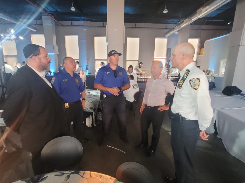 NYPDBklynSouth's tweet photo. Yesterday, I had the honor of addressing the members of Shomrim at their Annual Awards BBQ. We thank them for their continued partnership in keeping our neighborhoods safe ! https://t.co/V2Zx5FMQdf