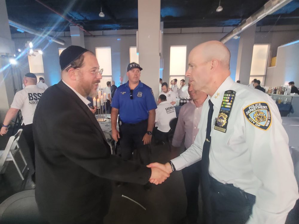NYPDBklynSouth's tweet photo. Yesterday, I had the honor of addressing the members of Shomrim at their Annual Awards BBQ. We thank them for their continued partnership in keeping our neighborhoods safe ! https://t.co/V2Zx5FMQdf