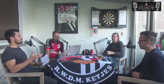 Studio47_RWDM's tweet photo. 🎙️New Podcast #Studio47 ⚫️⚪️🔴

👉 Notre premier match de championnat face à Genk.
👉 Wat met de transferts? Wat moet er nog bij? 
👉Que penser du changement de staff à 5 jours du premier match de championnant?
👉 En nog veel meer!

Hier te beluisteren📻: https://t.co/XXf68yOjUt https://t.co/ojnyLFMA6T