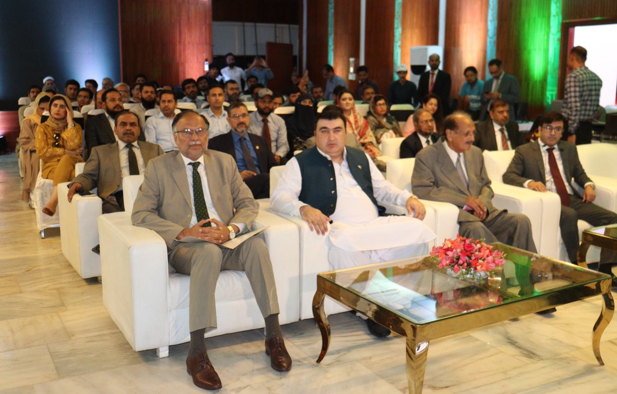LaraibFati98722's tweet photo. Quantum Computing, Nano Technology, and New Manufacturing are expected to play a pivotal role in preparing Pakistan's economy for the Fourth Industrial Revolution and drive innovation across various sectors.#CPEC
#5EsFramework
#Technology4Pakistan @betterpakistan @CPEC_Official https://t.co/DeLb7zWtNw