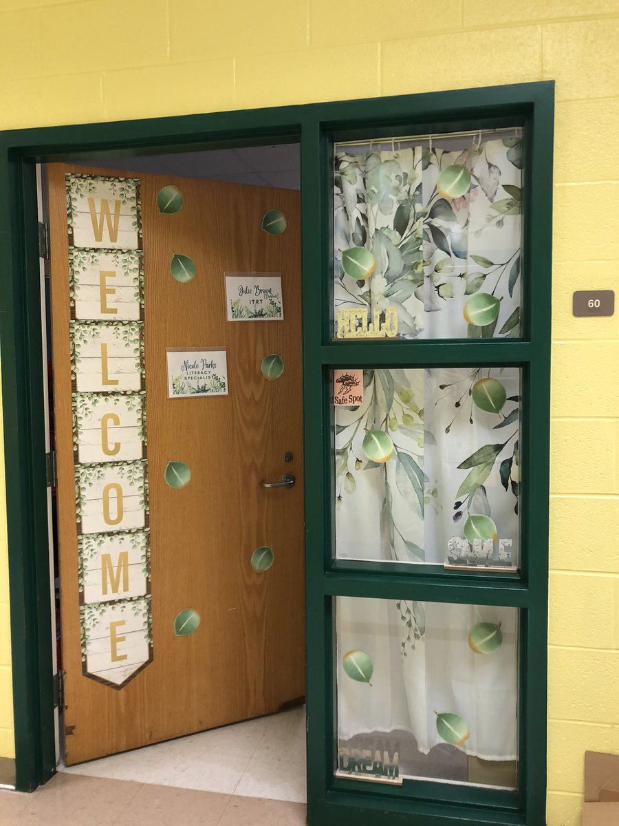 MsRossisRoom's tweet photo. Welcome to a new year! I’m so excited and thankful to begin this new chapter @brock_road 😊
#readingspecialist #literacycoach Year 2️⃣ https://t.co/biT6XhsPmY