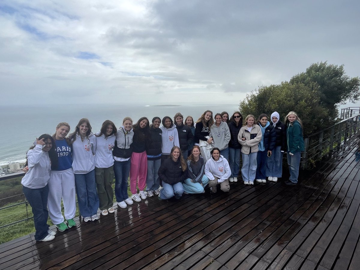 Sadly our Robben Island trip was cancelled due to bad weather so we had a bus tour around the Cape. We drove up to Signal Hill and around to Camps Bay. We had some lovely views of the coast line and Table Mountain #SouthAfrica #CapeTown #tour