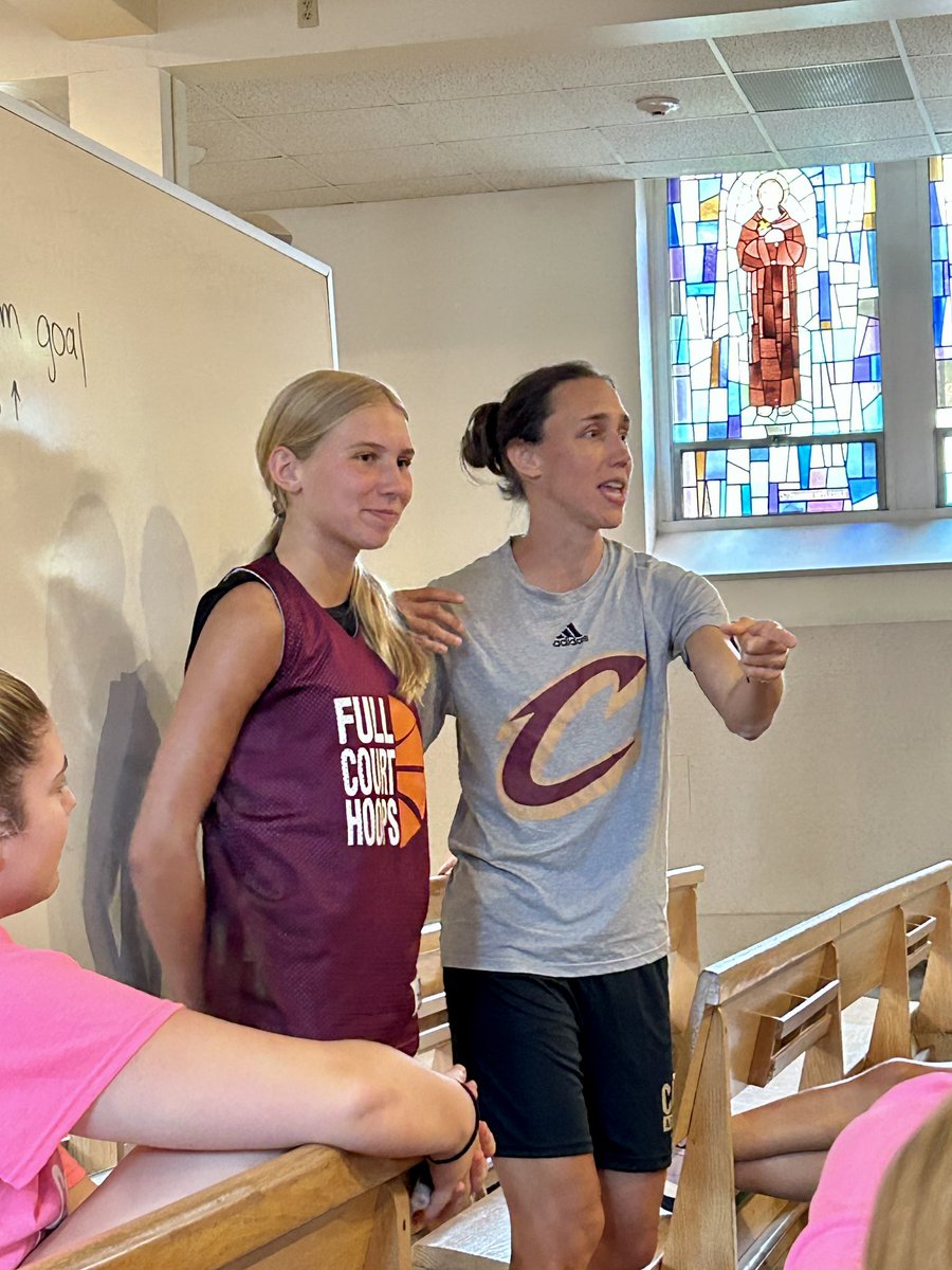 full_courthoops's tweet photo. Huge thanks to D1 coach and D1 player Rocko Matthys for speaking to our campers about playing at the college level! Coach Rocko is the best trainer in WNY. Contact her at @10FeetUp_ for personal bball training! #fchcamp https://t.co/QvoxUjRyLV