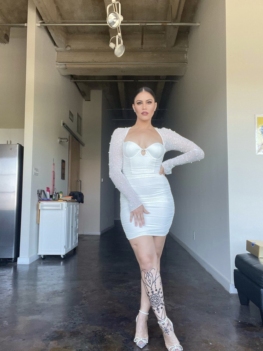 eldie_zzy's tweet photo. Walking into the #divine #Barbie https://t.co/KhIKTtYXh8