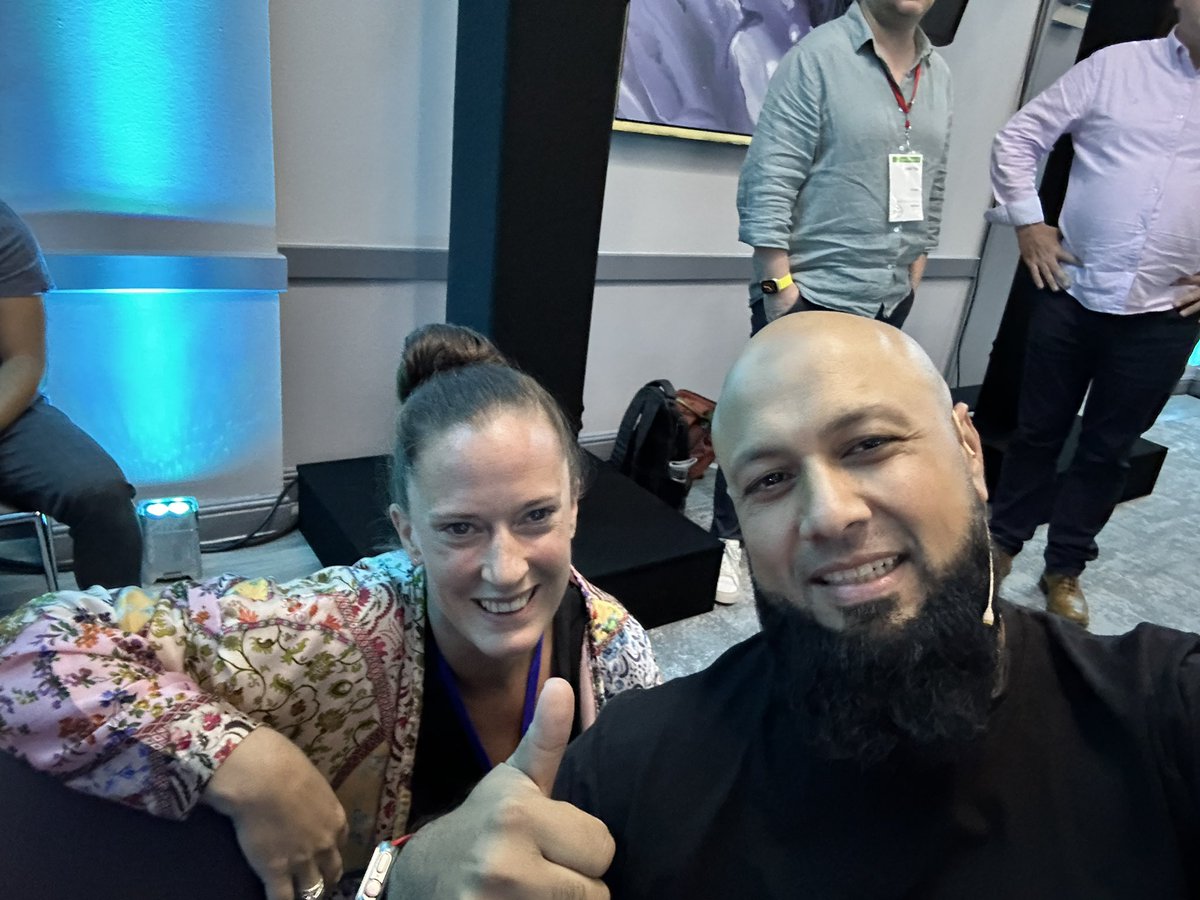 Abdulchohan's tweet image. Phenomenal day with #AppleDistinguishedEducators in Reading, UK. 

Sharing, learning, leading, innovating, connecting and so much more. 

Shout out to #ADE23 and #ADEAlumni