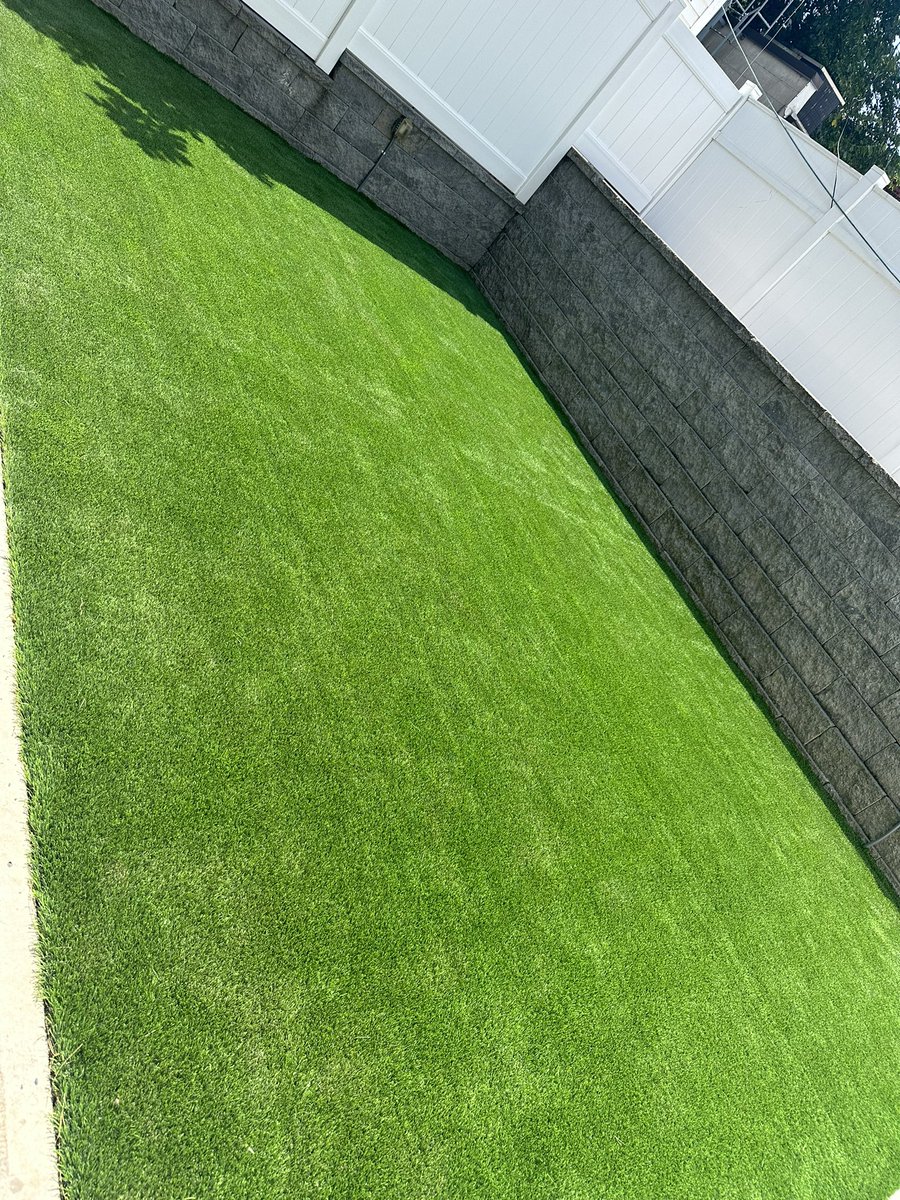 JKPOHLandscape's tweet photo. We are known for provide you with a top quality artificial lawn.  For your busy life, artificial lawn no more  weekly care. Turfs Installation is as easy as 1,2,3, 4, call or email us for a free estimate. https://t.co/y6ff98LklV