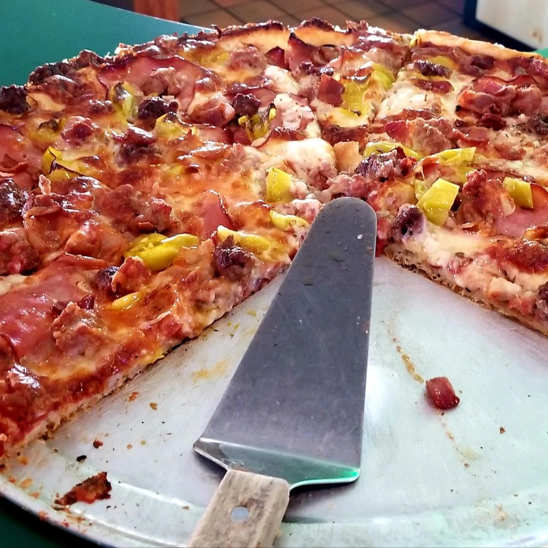 TheCloverleafWA's tweet photo. Since 1961, we��ve been serving up mouthwatering pizzas made with fresh ingredients and cooked in a real stone oven. Our mission is simple: to bring people together over great food and create lasting memories. Join us today! 🍕✨ https://t.co/JFKMfmrN4G