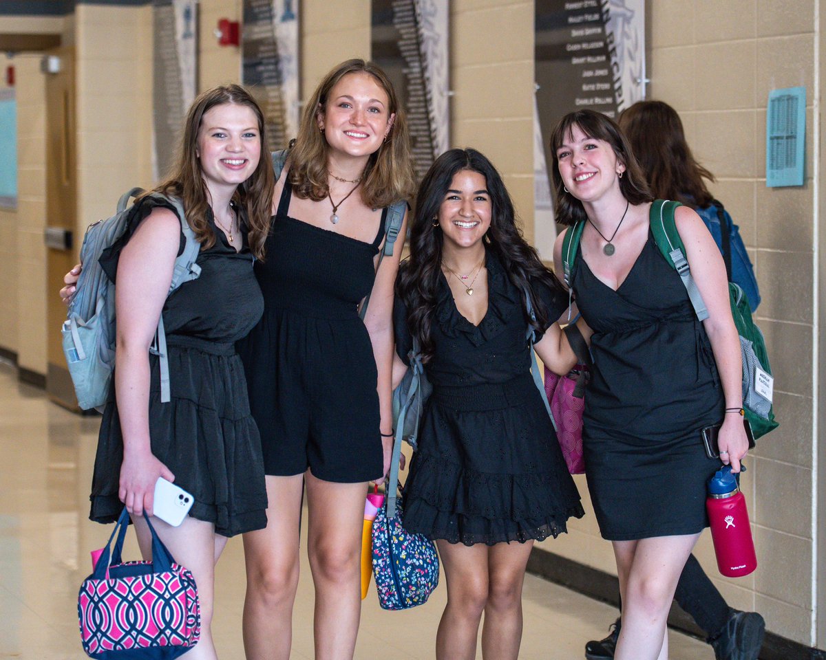 PopeHS1's tweet photo. WELCOME BACK GREYHOUNDS! We hope everyone had a great first day back and we are looking forward to another amazing school year #popehighschool #popehs #popegreyhounds https://t.co/ORrPHb296s