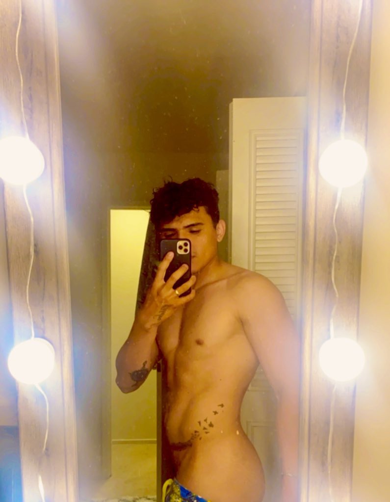 eliasportillo95's tweet photo. DALE #rt #retweet    Ya poco cupos al 50% en ONLYFANS 😋👇 https://t.co/aE5ecOSY4Q https://t.co/8MOml4x0Sn