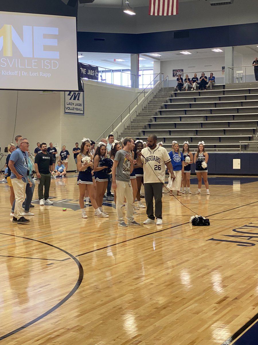 FlowerMoundHS's tweet photo. Flower Mound Feeder Pep Rally!! Great job to our schools showing up Loud and Proud!! https://t.co/smVtTtA1ek