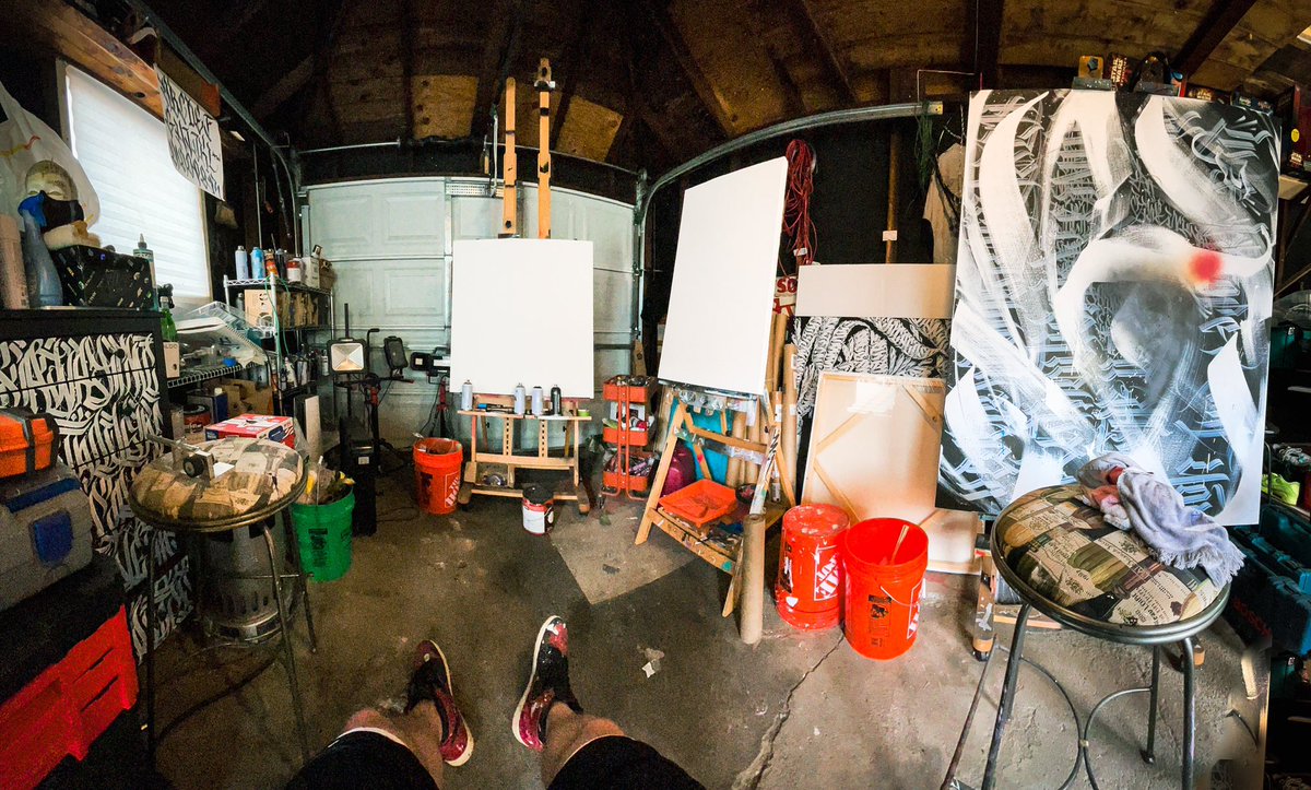 AntbenBen's tweet photo. I love looking at fresh new canvases, this is the calm before the storm and Its always started hereβ¦ been doing this a long time π€β¦ #scriptking #chicago #artist https://t.co/RW5wC7cHki