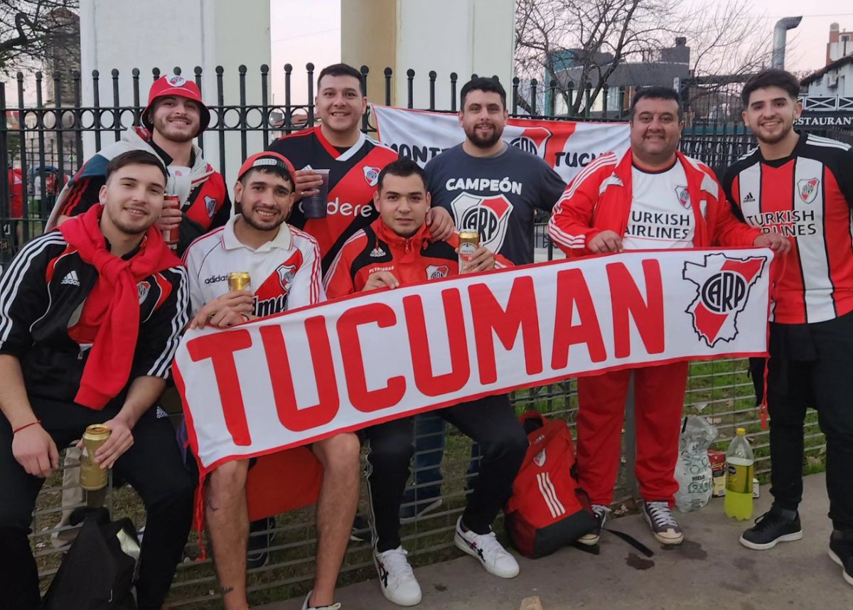 RiverLPM's tweet photo. ¡La previa copera en el Monumental con hinchas de todas partes del país! 

⚪️🔴⚪️ https://t.co/MMQxYC4yNw