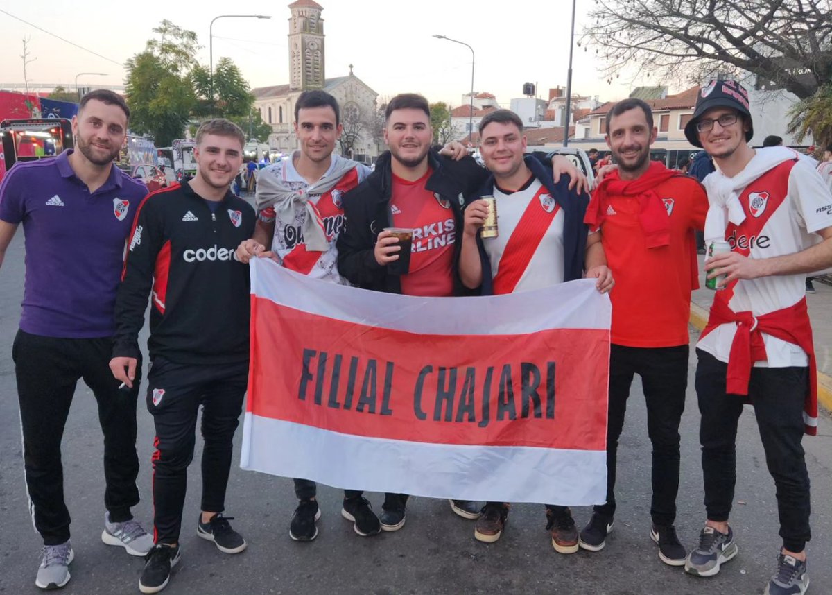 RiverLPM's tweet photo. ¡La previa copera en el Monumental con hinchas de todas partes del país! 

⚪️🔴⚪️ https://t.co/MMQxYC4yNw