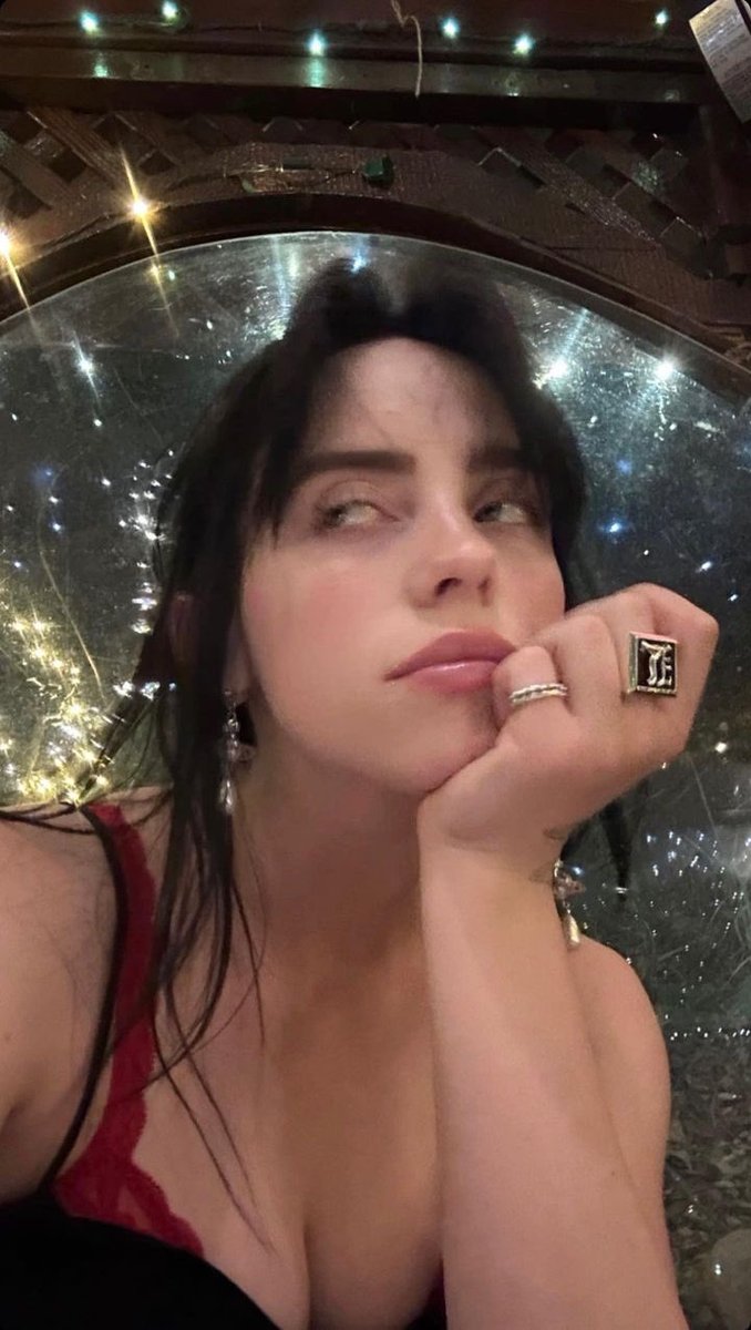 billie archive tweet media