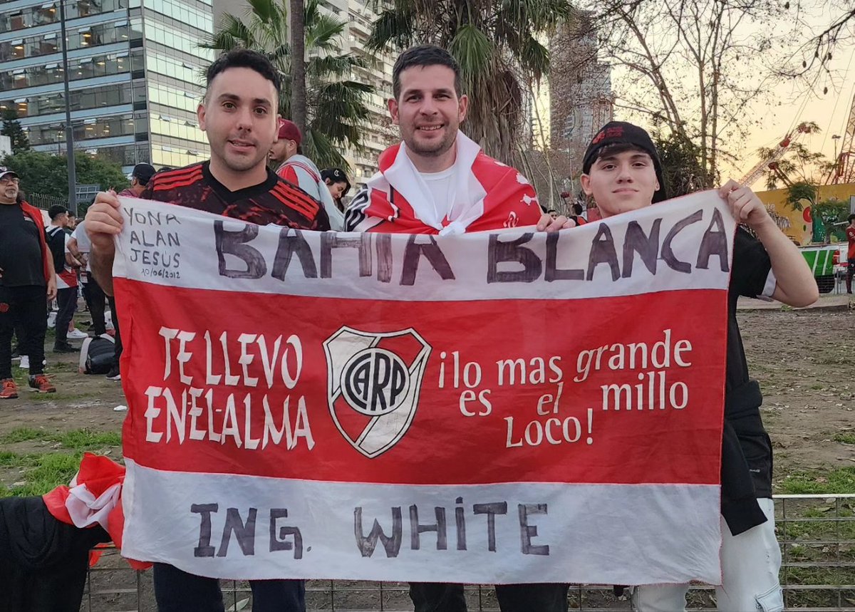 RiverLPM's tweet photo. ¡La previa copera en el Monumental con hinchas de todas partes del país! 

⚪️🔴⚪️ https://t.co/MMQxYC4yNw