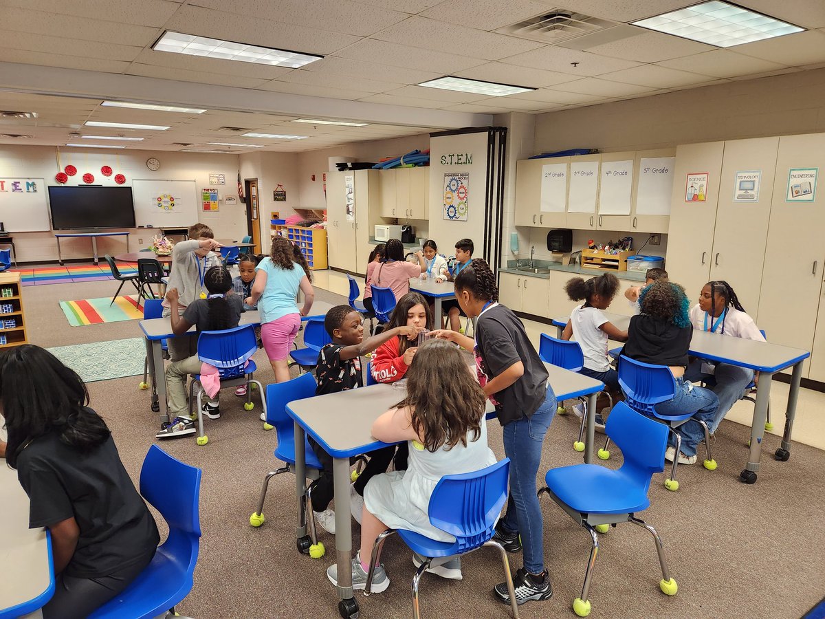 payneSTEMlab's tweet image. We had a GREAT first day in the STEM Lab full of collaboration &amp;amp; communication! 📚💡#STEMCobb