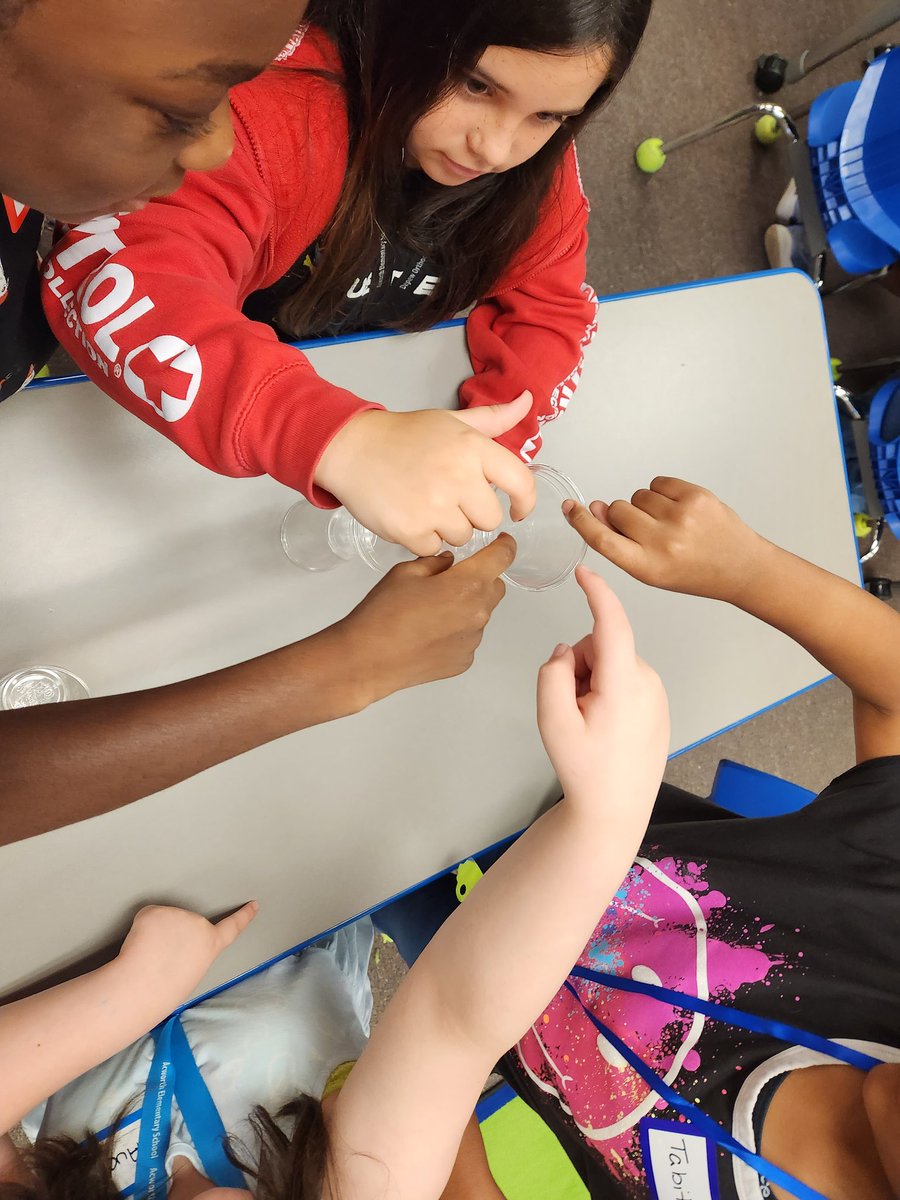 payneSTEMlab's tweet image. We had a GREAT first day in the STEM Lab full of collaboration &amp;amp; communication! 📚💡#STEMCobb
