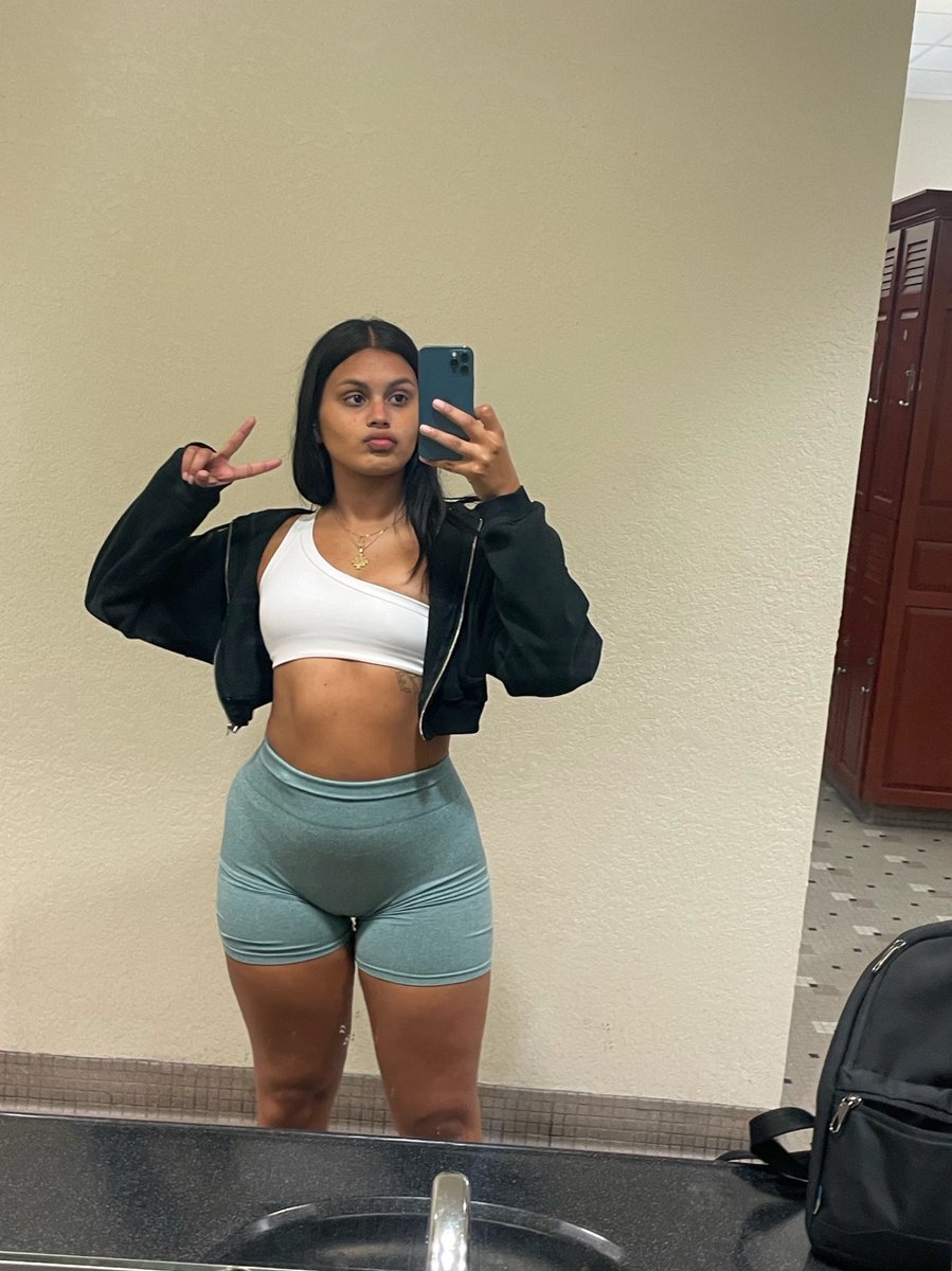 1biancadimas's tweet photo. Me @ gym https://t.co/CZrogjD1AV