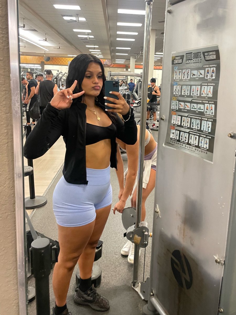 1biancadimas's tweet photo. Me @ gym https://t.co/CZrogjD1AV