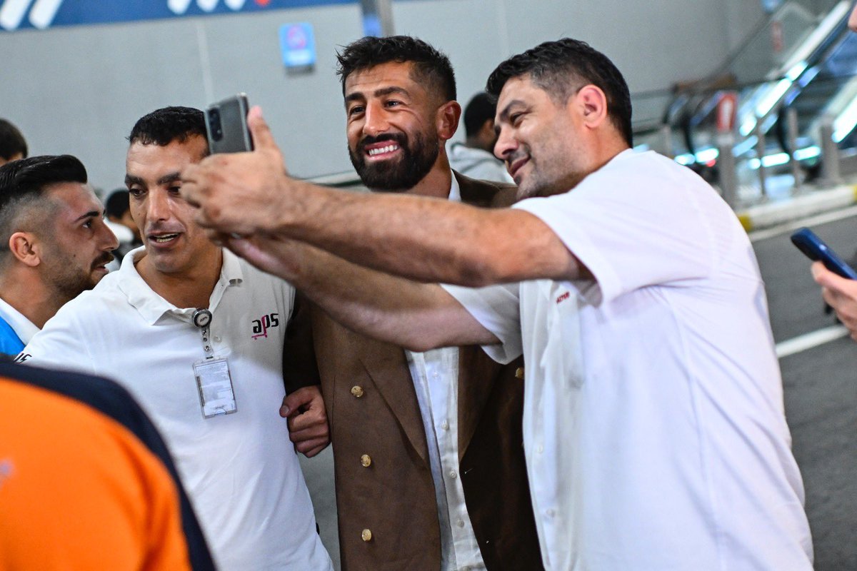 GalatasaraySK's tweet photo. 📸 Transfer görüşmelerine başladığımız Kerem Demirbay, İstanbul’da! 🛬 https://t.co/08mU3vlEVS
