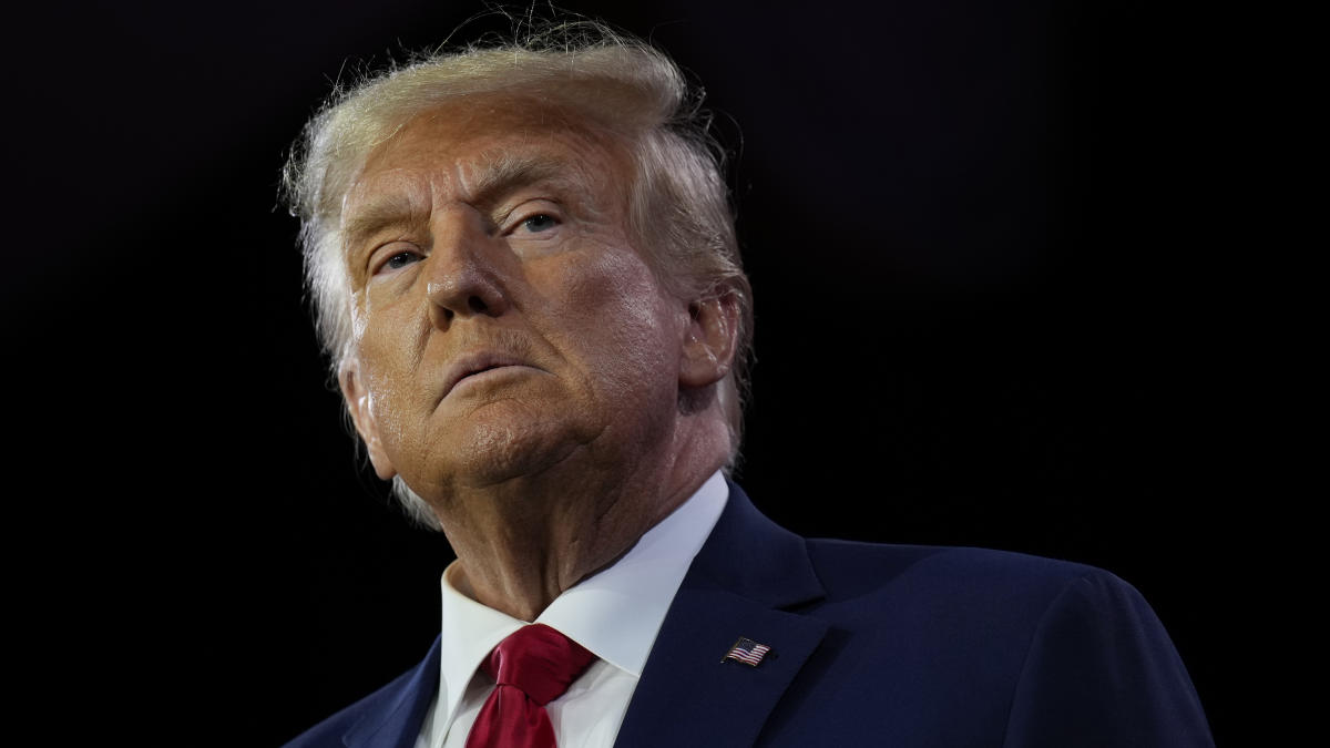 YahooNews's tweet image. BREAKING: Former President Donald Trump has been indicted in a federal probe over his efforts to hold onto power following his loss in the 2020 election, including his actions leading to the Jan. 6, 2021, insurrection at the U.S. Capitol. yhoo.it/3qmun9Y