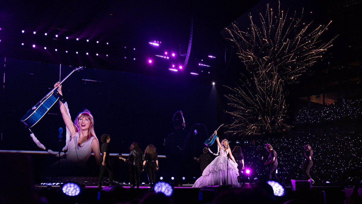 victorioli's tweet photo. The Eras Tour with @taylorswift 💜 I was enchanted to see the one and only queen as sparks flew around her at @levisstadium 💥@taylornation 
#TheErasTour #TaylorSwift #TaylorSwiftErasTour #SantaClaraTSTheErasTour https://t.co/1pOgLoEcjN