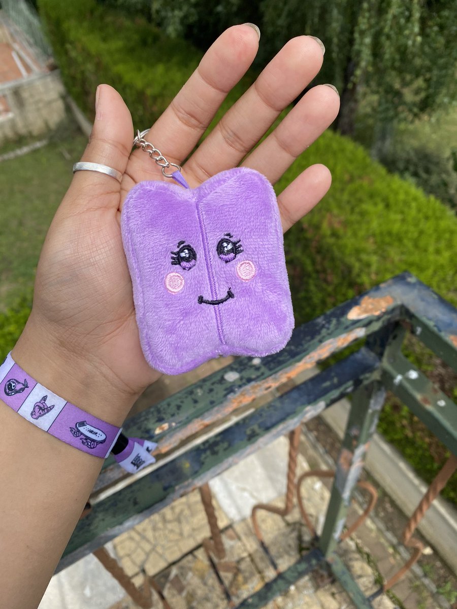 vantaeshopfr's tweet photo. Let me present to you BAMI ! 💜
💜 BAMI Will be your compagnon for every BTS related occasion ! She/he is soft, fluffy and cute little 7cm purple plushie made with a lot of love ! BAMI stands for BTSXARMY 💜
#BTS #ot7 #bantan #btskeychains #btsxarmy #btsmerch #btsarmy https://t.co/CqApz6UXDv