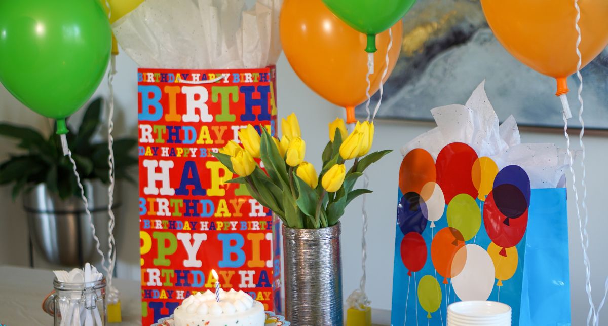 CBMfg's tweet photo. To inspire you to celebrate with fun-filled balloons, we're excited to announce the launch of The 50th Anniversary Celebration #Giveaway from #CreativeBalloons Manufacturing. Enter to win a $175 E-Z Party Decor Kit! ENTER HERE: https://t.co/fMhYoiC5BA https://t.co/nOvmUQ8v6M