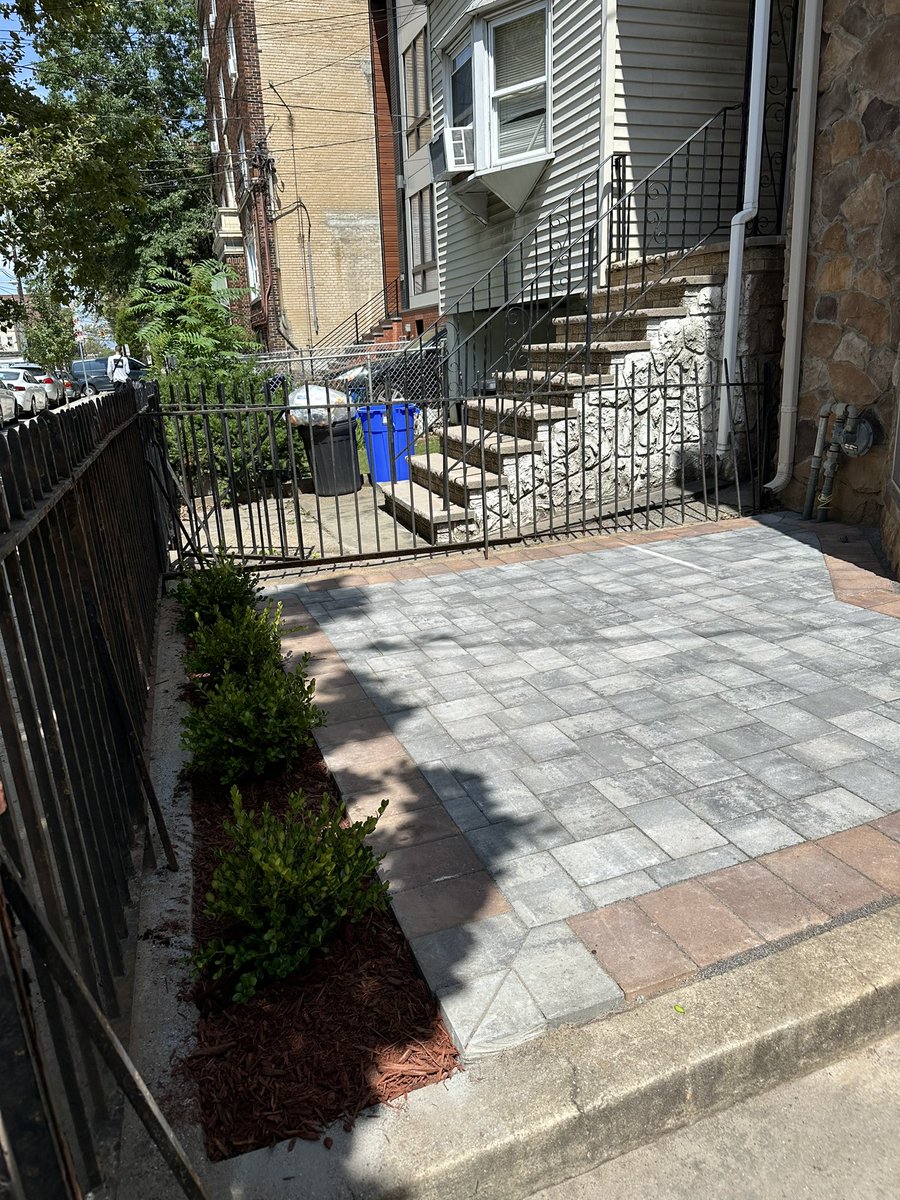 JKPOHLandscape's tweet photo. We start every landscaping pavers, retaining wall, stepping stone, patio Installation project by providing a thorough consultation to understand your goals and the needs of the project. We do this to guarantee that the project is completed according to your preferences. https://t.co/gEwVYciKl5