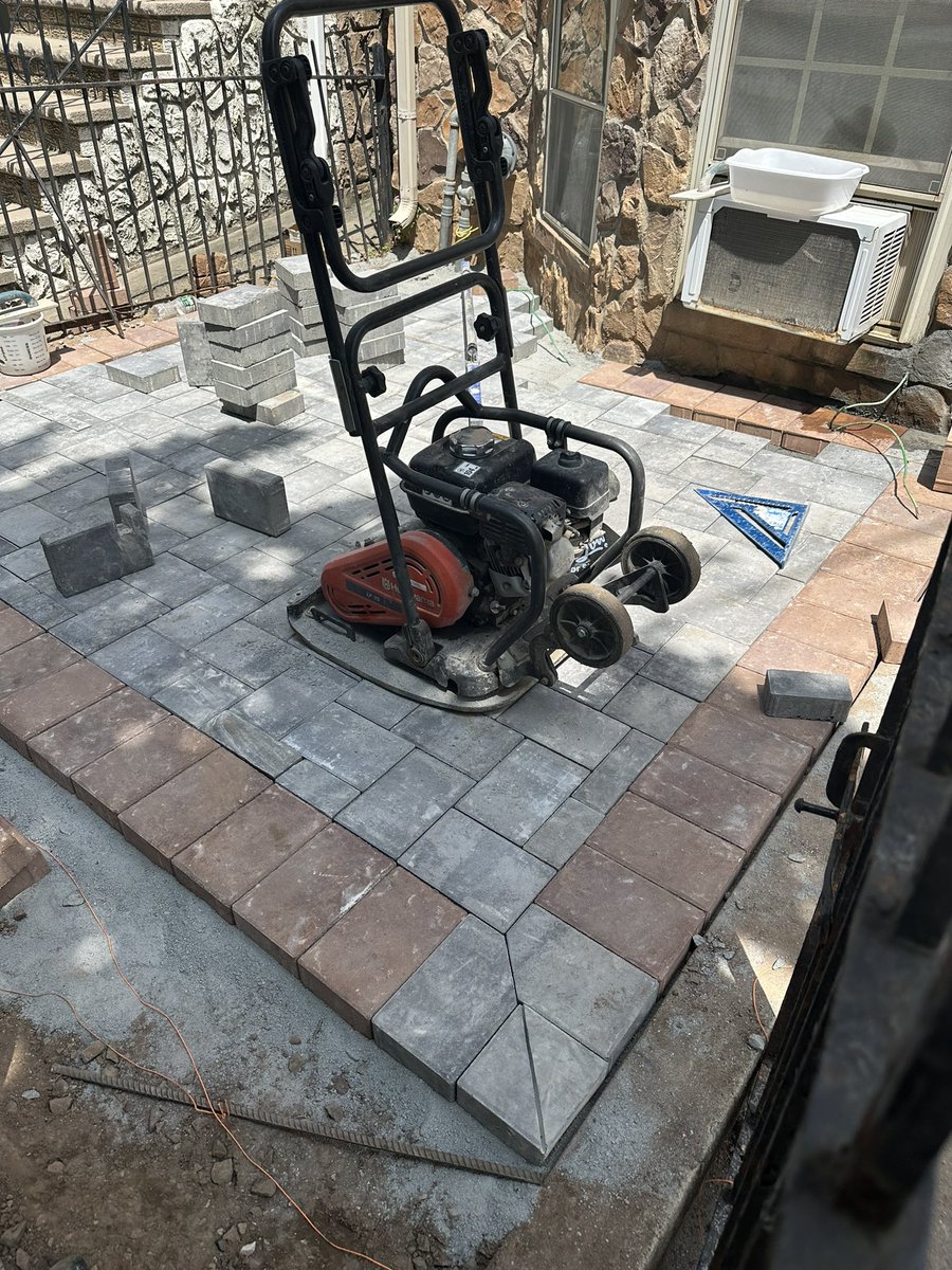 JKPOHLandscape's tweet photo. We start every landscaping pavers, retaining wall, stepping stone, patio Installation project by providing a thorough consultation to understand your goals and the needs of the project. We do this to guarantee that the project is completed according to your preferences. https://t.co/gEwVYciKl5