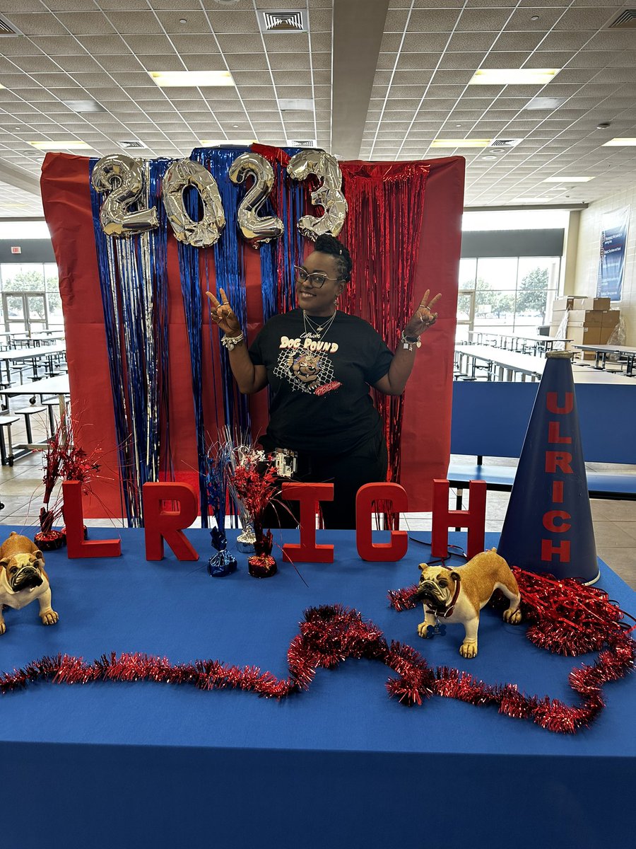 desireerl78's tweet photo. 🗣️We’re Baaaack! @UlrichKISD 💙❤️ #pddays https://t.co/AhkTZxuZWj