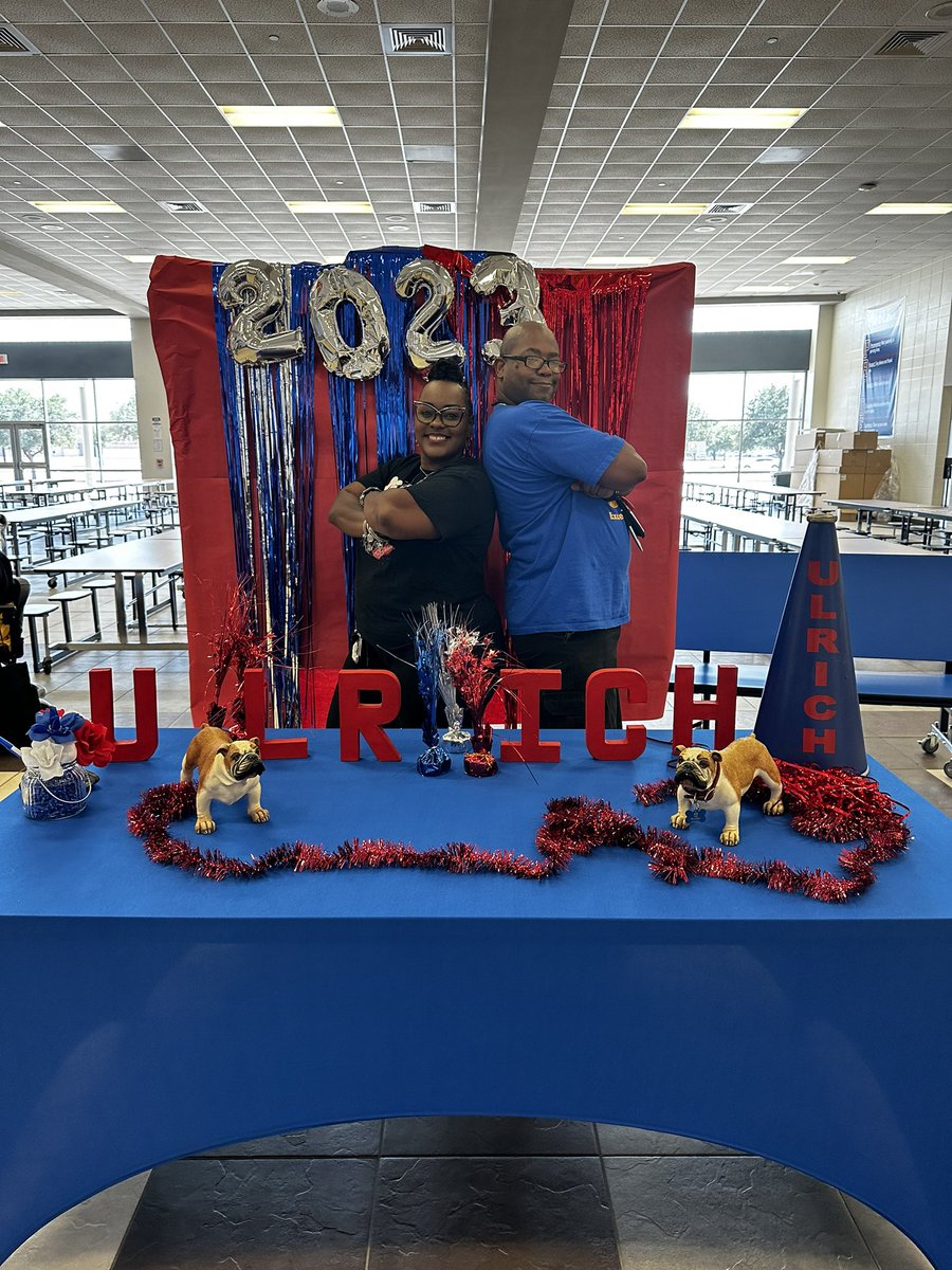 desireerl78's tweet photo. 🗣️We’re Baaaack! @UlrichKISD 💙❤️ #pddays https://t.co/AhkTZxuZWj