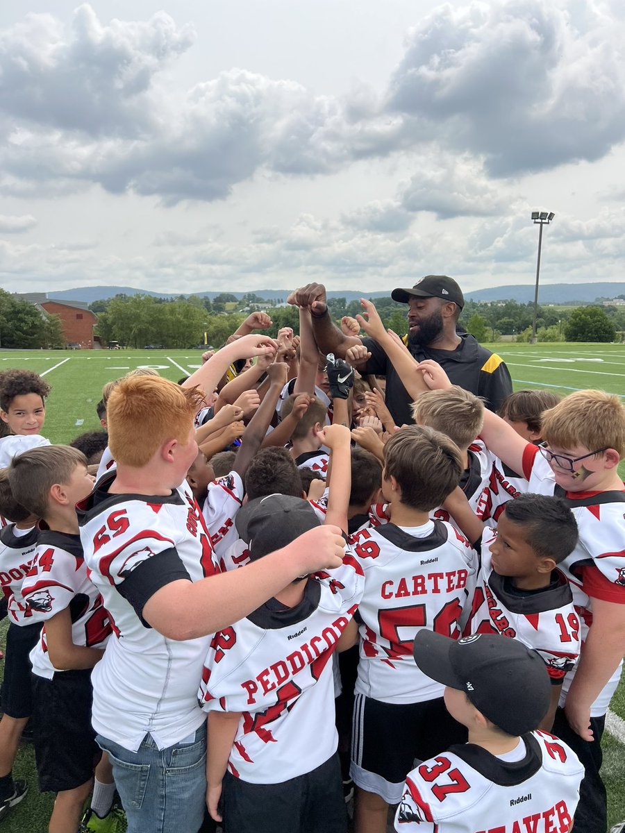 SteelersYouthFB's tweet photo. Shoutout to Charleroi Youth Football for joining us today at #SteelersCamp! 🏈 https://t.co/SDyuwZPtwP