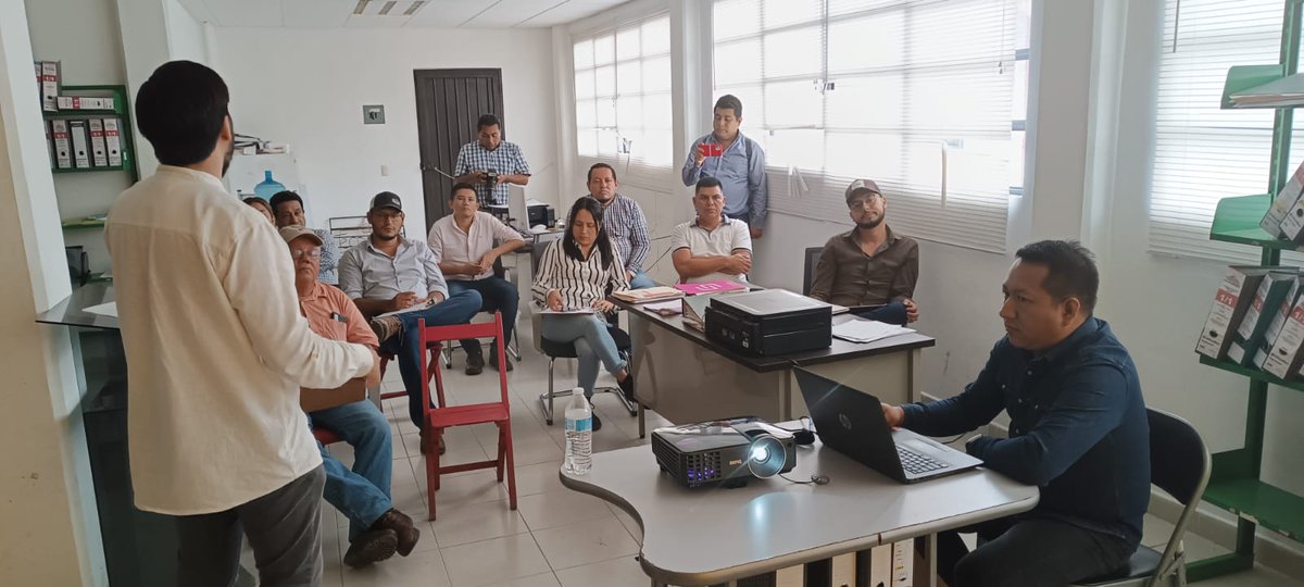 PeriodismoExpre's tweet photo. @SemahnChiapas capacita a personal de Ayuntamientos en materia de energías sustentables; su titular María del R. Bonifaz Alfonzo explicó que se trabaja en el desarrollo de proyectos para para que los municipios chiapanecos logren niveles de eficiencia energética. Bien. https://t.co/iN6lM3aH9H