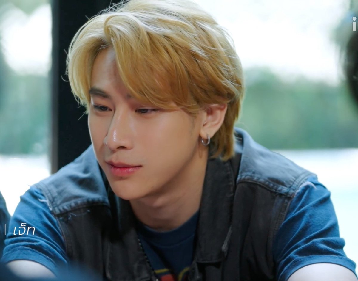 tokijiku3001's tweet photo. The moment Jet starts smiling. See those stunning lips✨✨✈️
#เจ็ทแลค #jet_bundit #THCBOC #THCEP3 https://t.co/iEUXkGiLbB