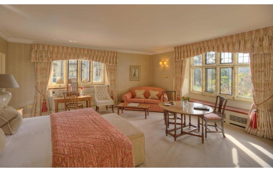 RelfMilla's tweet photo. To get my book, a cup of tea and spend hours in that cosy bedroom 😍  would be a total magic https://t.co/6u60Gjv5Pn