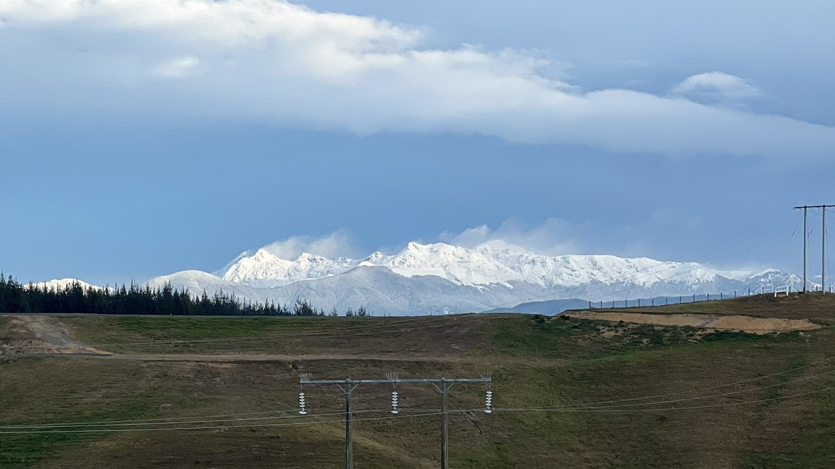 mrwolf_nz's tweet photo. @WeatherWatchNZ 
Snow and sun now in Tasman. #nippy https://t.co/ndOsmj8Ayg
