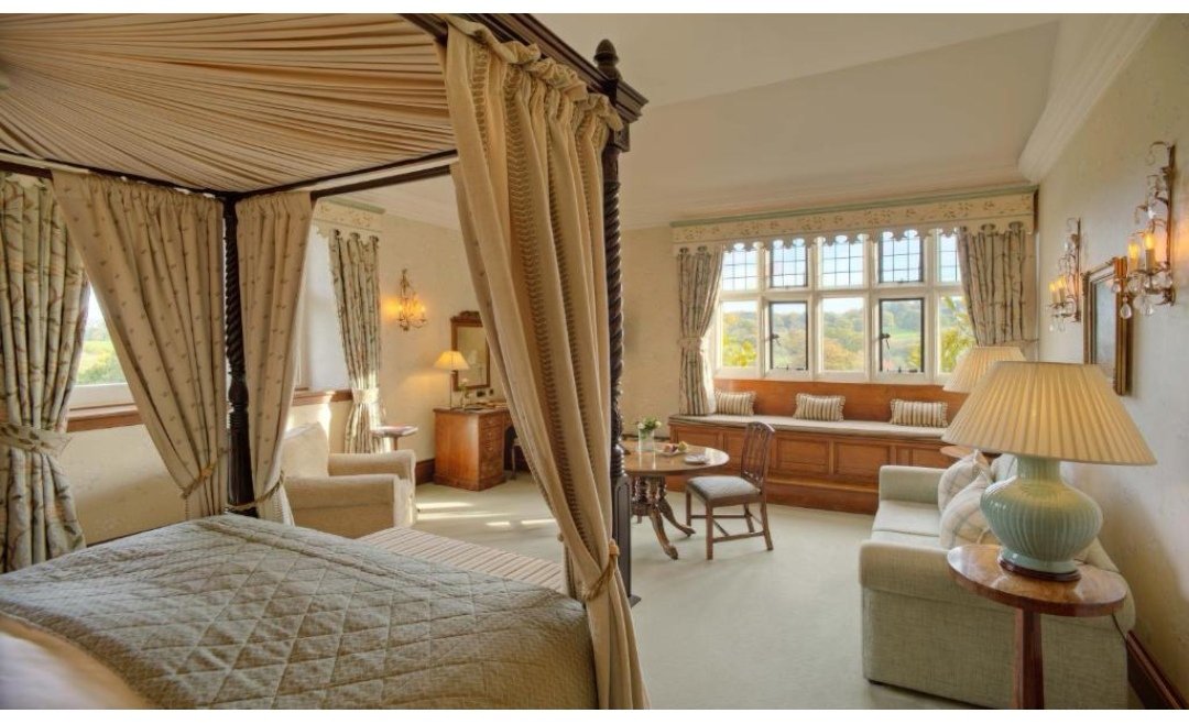 RelfMilla's tweet photo. To get my book, a cup of tea and spend hours in that cosy bedroom 😍  would be a total magic https://t.co/6u60Gjv5Pn