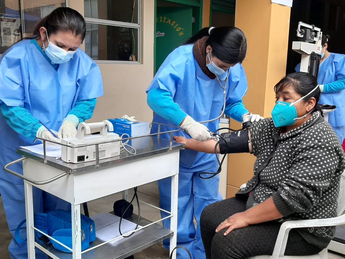 Minsa_Peru's tweet photo. #GánaleAlCáncer | Para prevenir casos de cáncer, el Minsa realizó biopsias, extracción de lunares, ecografías mamarias y tamizajes a 251 pacientes del Hospital de Emergencias II-E Chalhuanca, en Apurímac, como parte de la campaña preventiva Gánale al cáncer, unamos lazos. https://t.co/CMERPZ2RVg