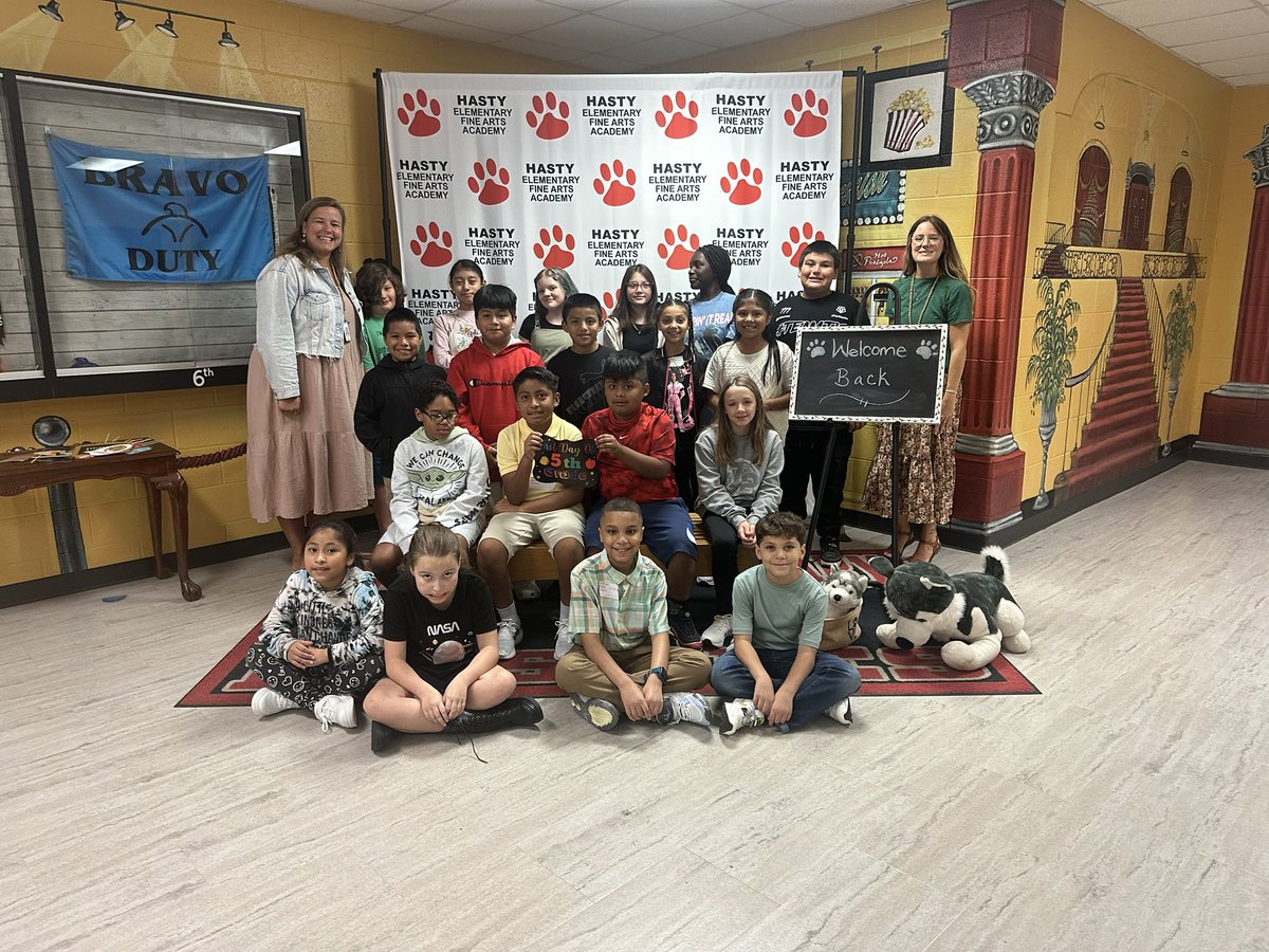 kate_bruner12's tweet photo. Can’t wait for an amazing year with these @Hasty_Huskies ! @MRegan0123 @JanetMarotte777 @Beth_Coryell https://t.co/SxDtobJsTR